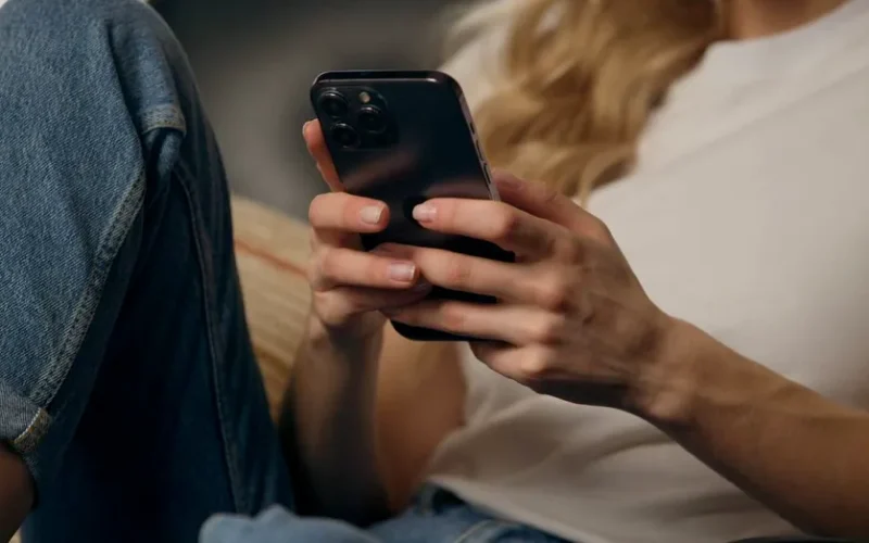 De ce ne afectează telefonul mai mult decât credem: impactul ascuns asupra minții și corpului