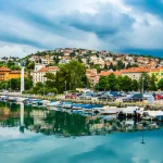 Orașul din Croația unde poți merge la schi și la plajă în aceeași zi. Destinația spectaculoasă tot mai căutată de turiști