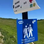 Premieră în România: primul traseu montan adaptat persoanelor cu deficiențe de vedere a fost inaugurat în Masivul Ciucaș
