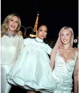 Jennifer Lopez, mesaj special pentru Anastasia Soare după petrecerea aniversară din Paris. „Vă iubesc pe amândouă pentru totdeauna”