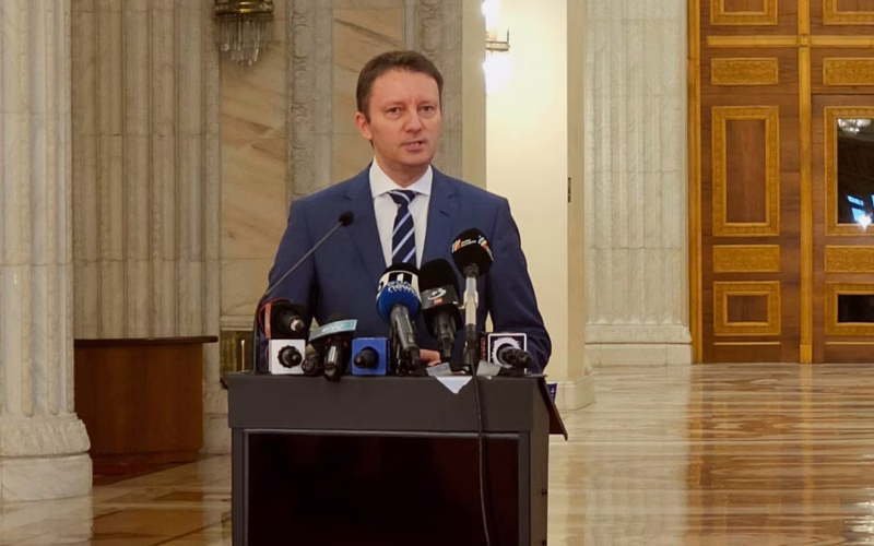 Schimbări importante pregătite pentru români. Actele și înmatriculările ar putea fi rezolvate la același ghișeu