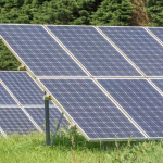 Schimbare importantă pentru prosumatori din 2027. Surplusul de energie va putea acoperi facturile de la mai multe locuințe