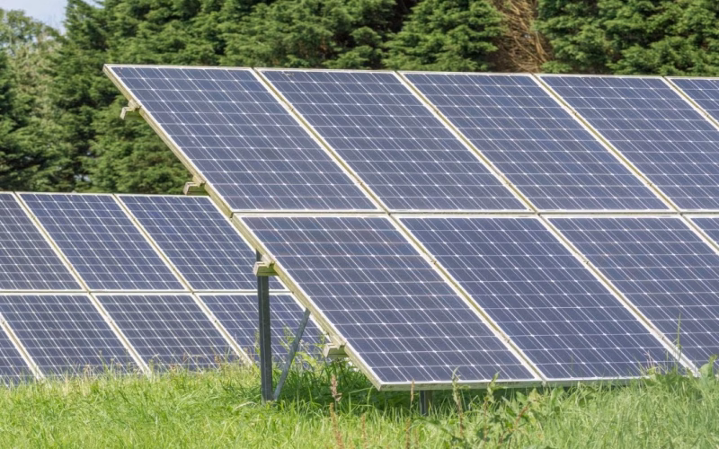 Schimbare importantă pentru prosumatori din 2027. Surplusul de energie va putea acoperi facturile de la mai multe locuințe