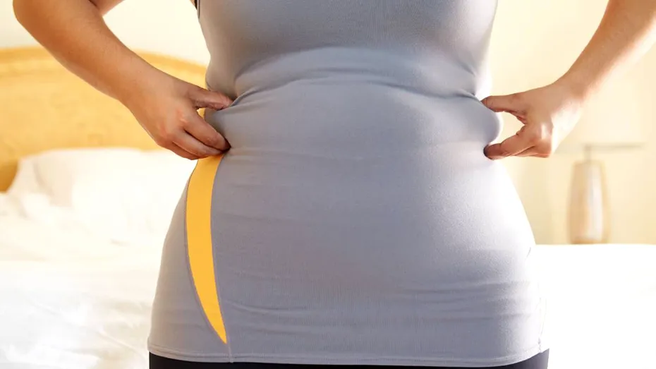Dormi cu o oră mai puțin în fiecare noapte? Obiceiul care poate influența greutatea și metabolismul