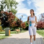 Nu reușești să faci 10.000 de pași pe zi? Un ritm mai alert ar putea aduce beneficii importante pentru sănătate